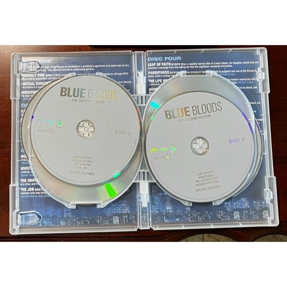 Blue Bloods: the Second Season DVD 6 Disc Set - Picture 3 of 4